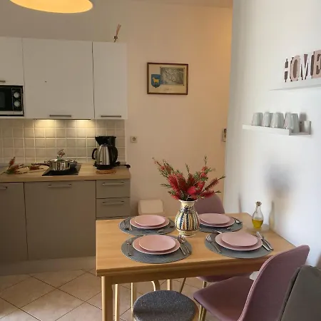 Villa Ulika - 3 Apt For 4 Persons Pula Exterior photo