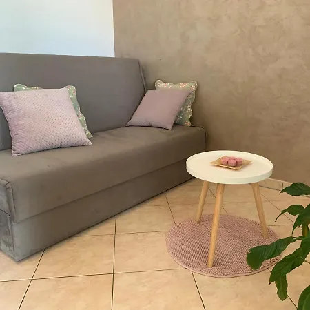 Villa Ulika - 3 Apt For 4 Persons Pula Exterior photo