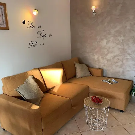Villa Ulika - 3 Apt For 4 Persons Pula Exterior photo