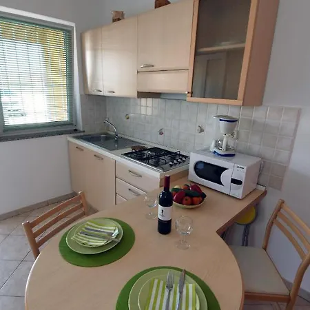 Villa Ulika - 3 Apt For 4 Persons Pula Exterior photo