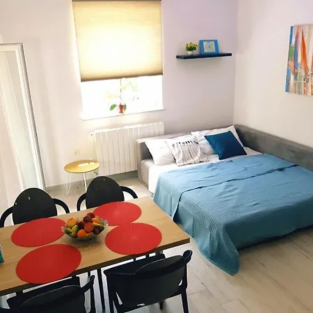 Villa Ulika - 3 Apt For 4 Persons Pula Exterior photo