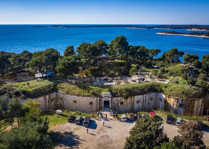 Villa Ulika - 3 Apt For 4 Persons