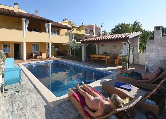 Villa Ulika - 3 Apt For 4 Persons