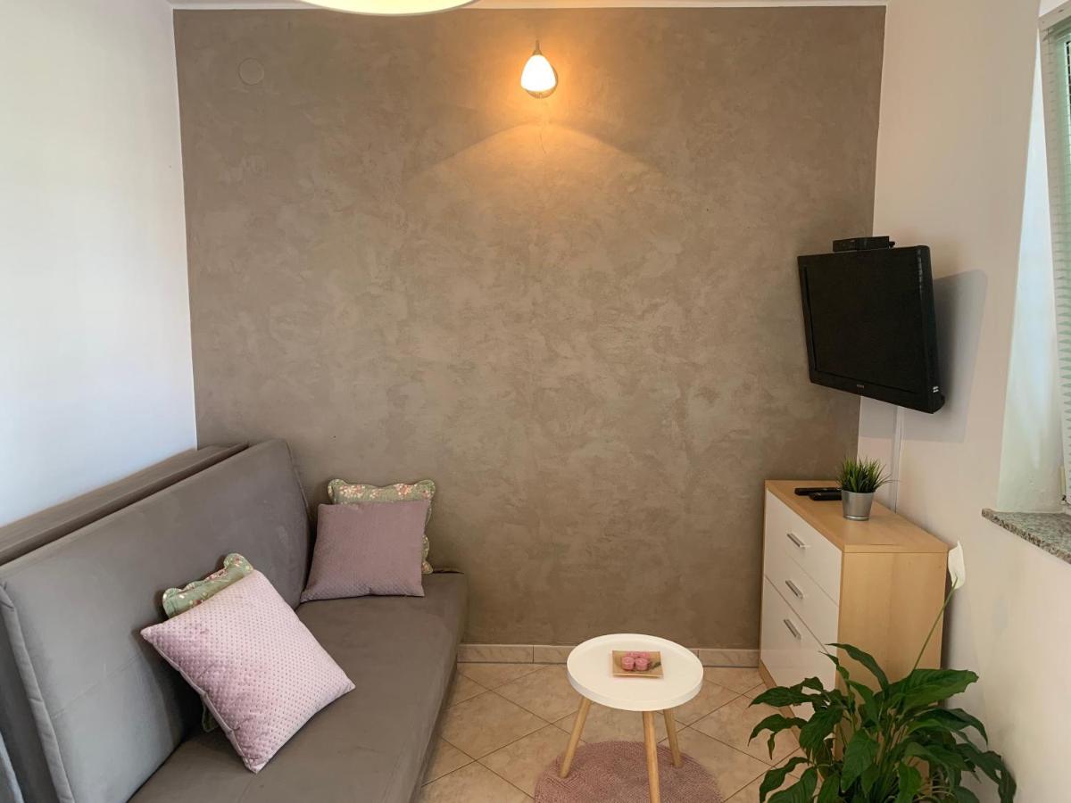 Apartment Ulika - 3 For 4 Persons Pula