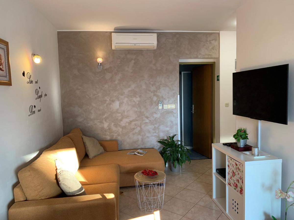 Apartment Ulika - 3 For 4 Persons Pula