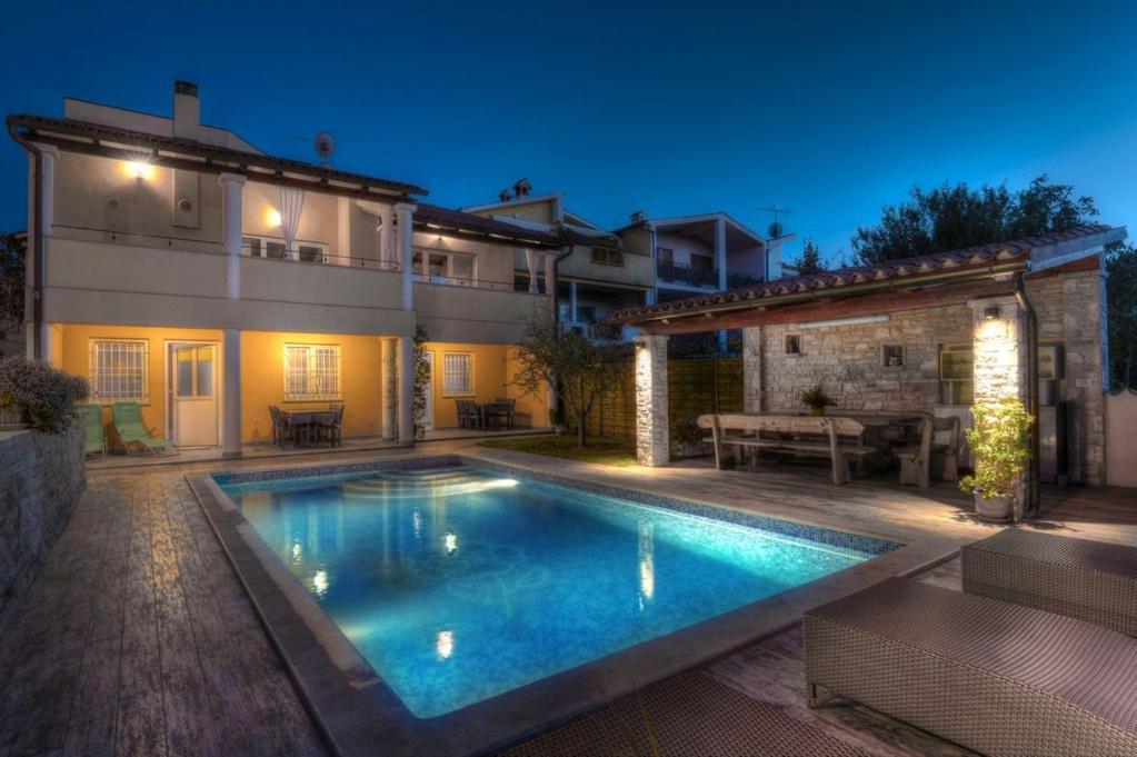 Apartment Ulika - 3 For 4 Persons Pula