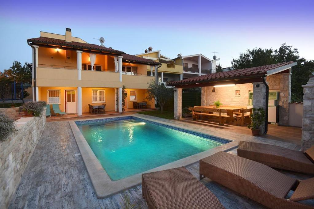 Apartment Ulika - 3 For 4 Persons Pula